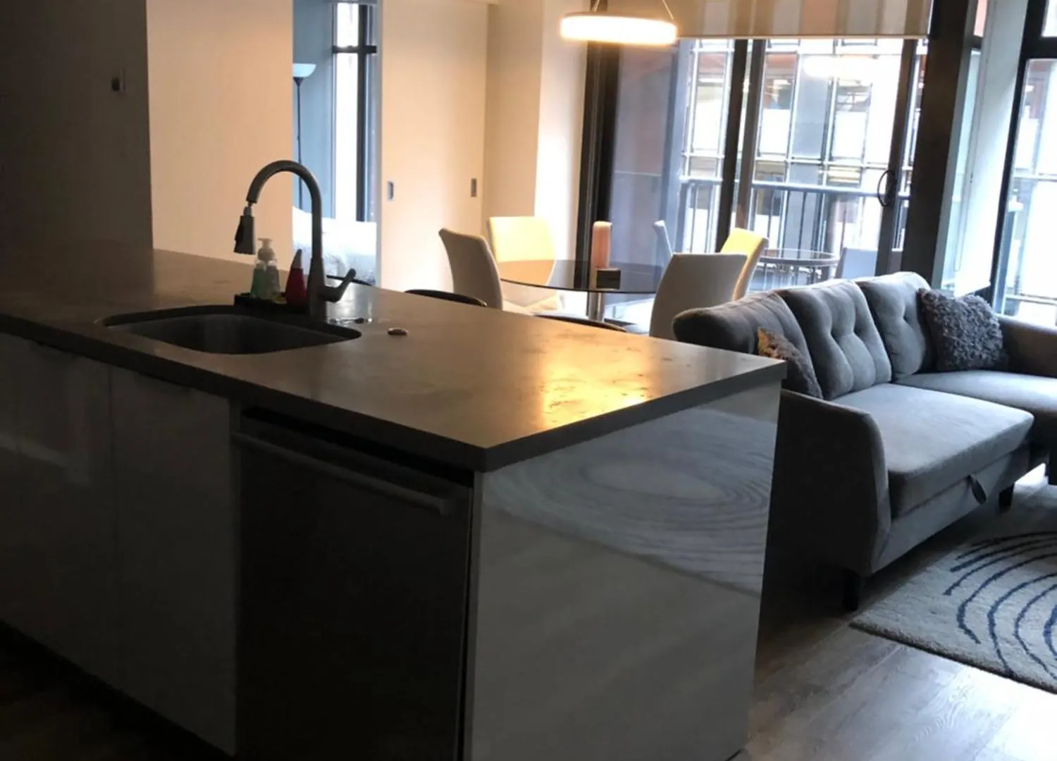 Downtown Luxe Apartment Vancouver